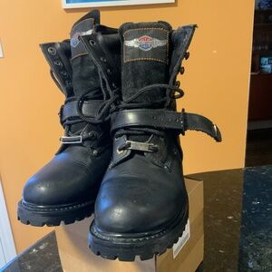 Woman’s Harley Davidson boots